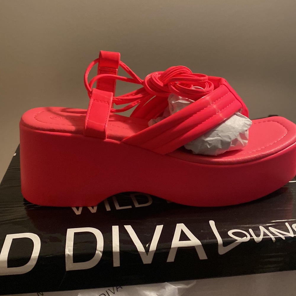 Neon pick platform - Picture 3 of 3